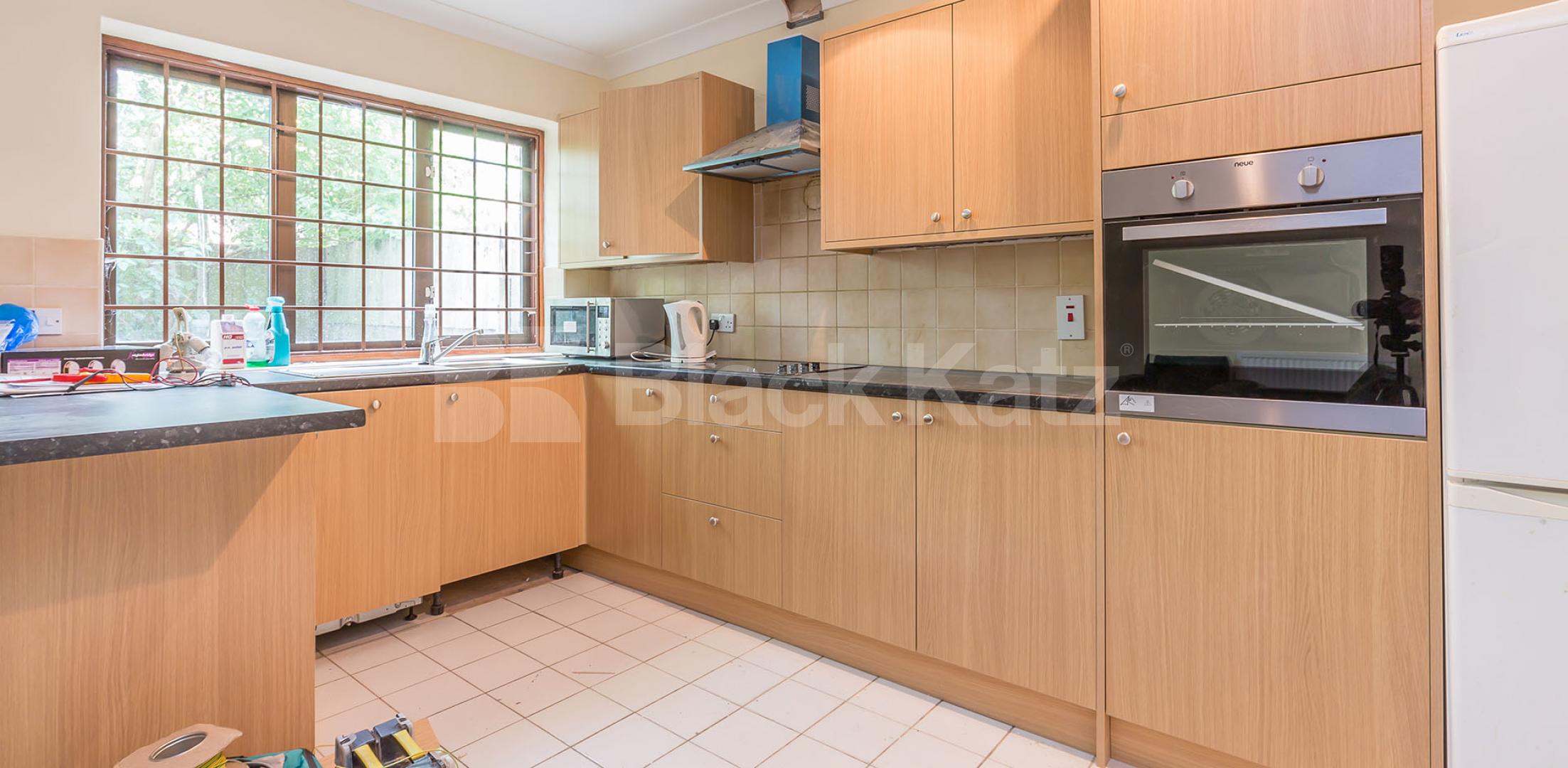 			4 BEDROOMS & 3 BATHROOMS, 4 Bedroom, 1 bath, 1 reception Flat			 St.Helens Gdns, LADBROKE GROVE